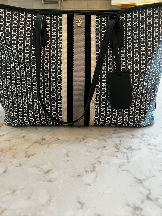 Tory Burch Handbags - Tory Burch Gemini Tote